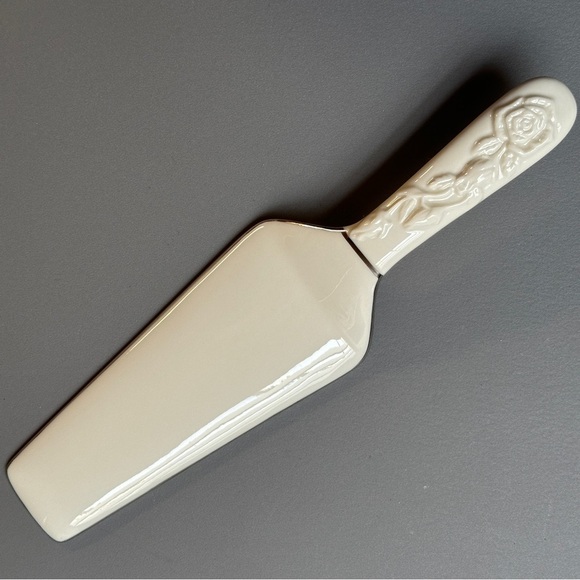 Vintage Royal Limited Porcelain Cake Server - Ivory - Picture 1 of 11